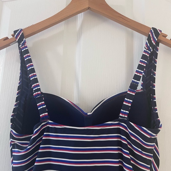 Niptuck Swim navy blue & red one piece with adjustable straps & padding. Size 6 - Picture 7 of 16
